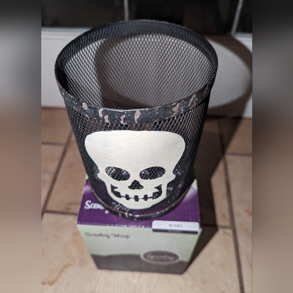 Scentsy "Bones" Warmer Wrap New in Box - Picture 4 of 4